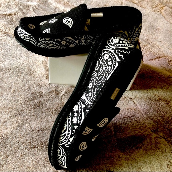 TROOPER America paisley bandanna Slippers Size 8 NWOB